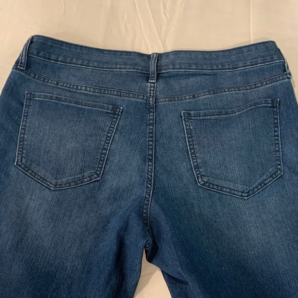 Old Navy Women's Skinny Jeans in Deep Indigo - Picture 5 of 8